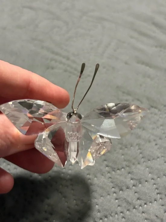 Swarovski Crystal Butterfly Figurine on Frosted Leaf - Picture 2 of 13